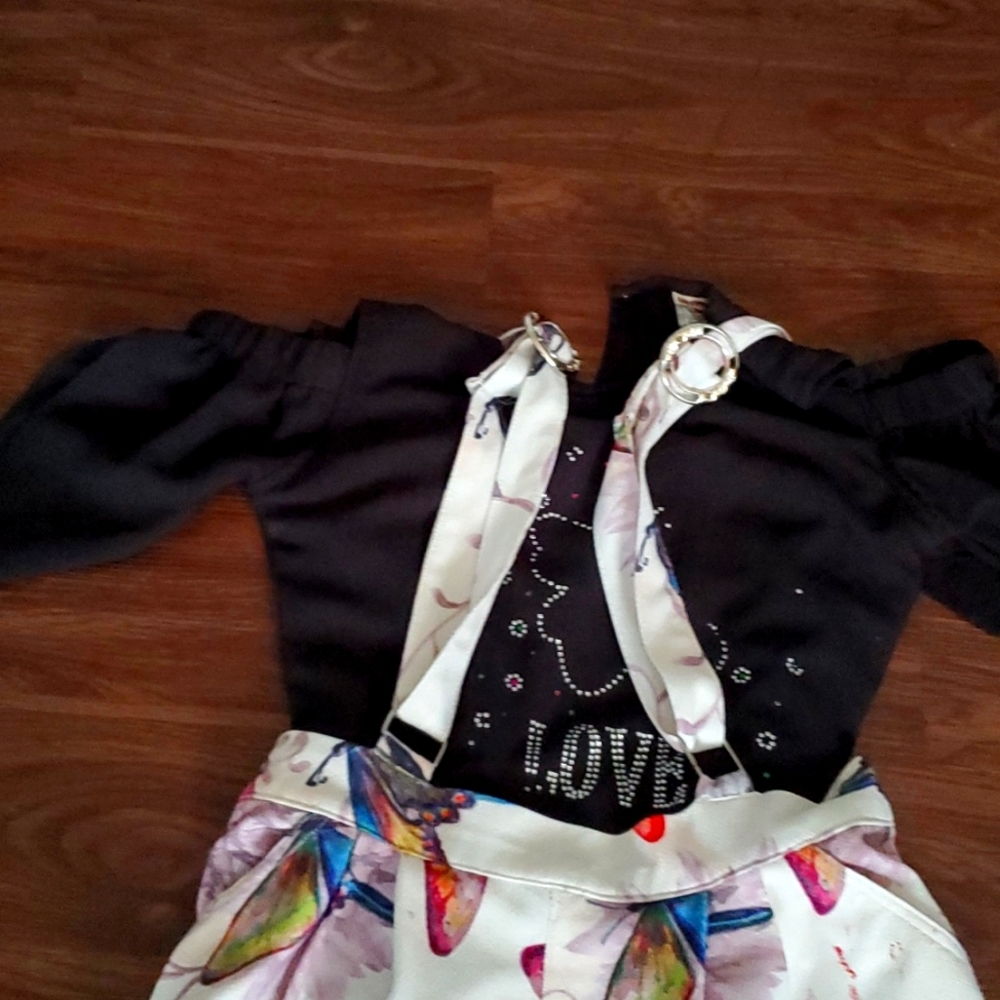 Clothing - Picture 3 of 3
